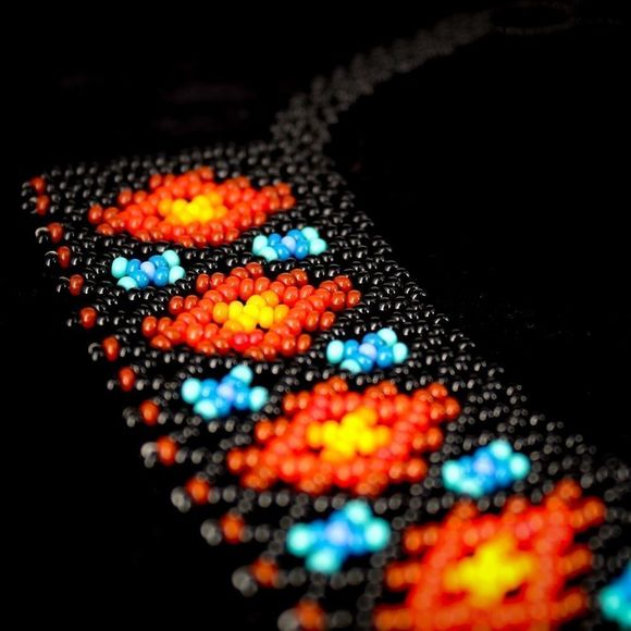 New handmade okama beaded necklace medium red blue black - Picture 2 of 4